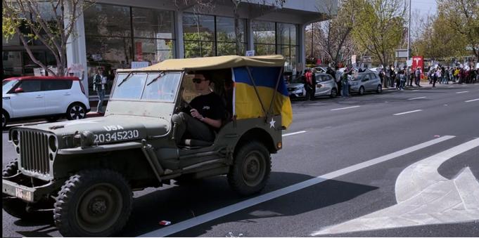 Screenshot of Ukrainian JEEP - displaying the Ukrainian flag. Hyping up our protest by circling and honking on repeat.
