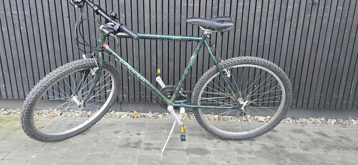 Aus Altteilen susammengebautes Fahrrad