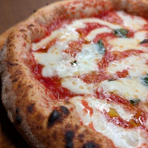 Close view of the thick crust.