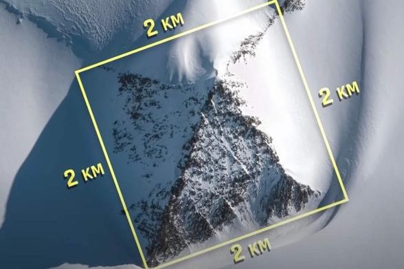une-intrigante-montagne-en-forme-de-pyramide-en-antarctique-1