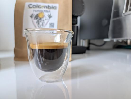 Filiżanka bezkofeinowego espresso.