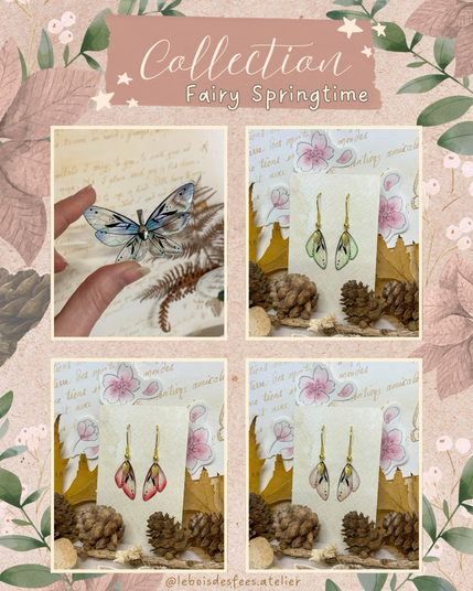 4 photos de mes bijoux féeriques, collier ailé de fée bleu,  3’boucles d’oreilles ailes de fées jaune, vert, pastel. Fond vieux papier, fleurs et bourgeons