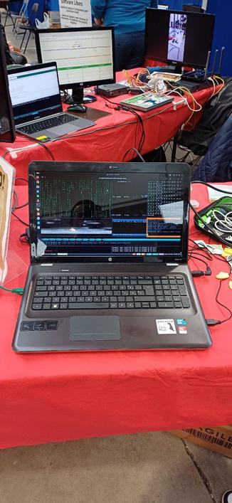 Computer portatile con Gnu/Linux in funzione