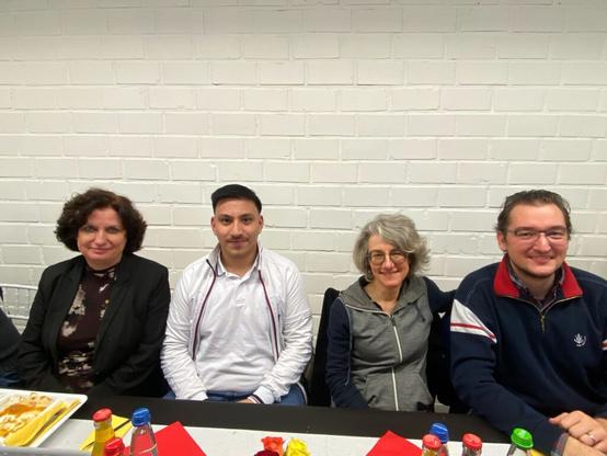 Vier Personen an der Tafel, darunter Dekanin Quinke und GL-Kandidaten Stefanie Lehmann und Florian Martens