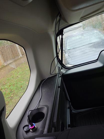 cables running from 12 V car socket to the under-roof compartment where the rnode is