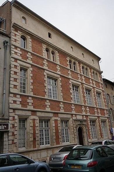 Immeuble à #PontàMousson (#MeurtheEtMoselle) façade : classement par arrêté du 7 décembre 1921.
Suite 👉 https://monumentum.fr/monument-historique/pa00106337/pont-a-mousson-immeuble
#Patrimoine #MonumentHistorique
Photo CC-BY-SA 4.0 : G.Garitan