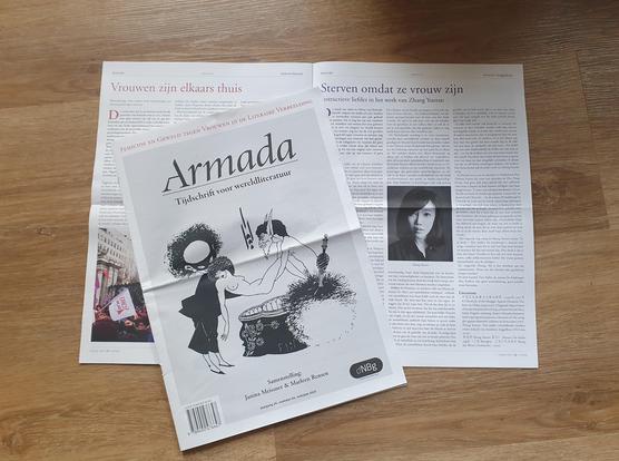 Foto van twee exemplaren van de nieuwste Armada. Het ene is opengeslagen bij mijn artikel over Zhang Yueran. Daarbovenop ligt een tweede exemplaar, gesloten zodat het omslag te zien is.