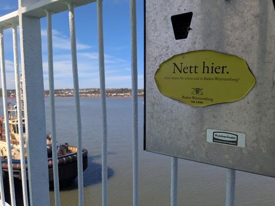 The Baden-Wuttemberg Nett Hier sticker, on an ashtray on the ferry.