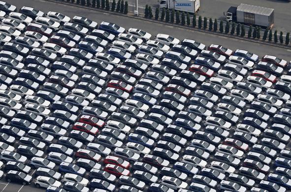Japan big manufacturer sentiment worsens to 12 in March from 14: BOJ