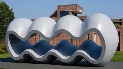 Sculpture de Richard Deacon 1992 dans le parc du  LaM à Villeneuve d'Ascq - 59

© Crédit photo : Nicolas Dewitte/LaM Lille métropole musée d’art moderne d’art contemporain et d’art brut