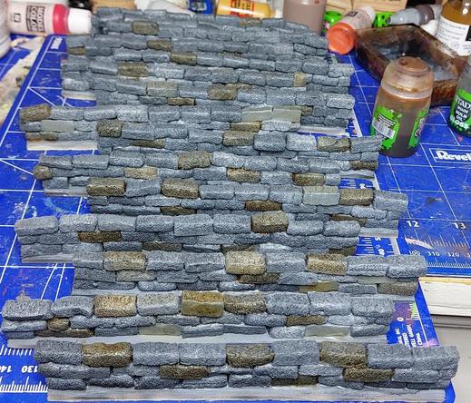 16 pieces of low wall with differently coloured stones. Mostly washes and airbrush shenanigans