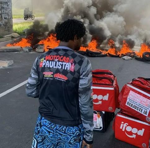 após entregadores realizarem protesto em 60 cidades, principalmente em São Paulo, além de greve de 02 dias, o Ifood diz que estuda reajuste no preço mínimo das entregas...
