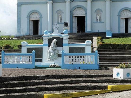 Monuments aux morts à #SainteMarie (#Martinique) Construction XXe siècle. Le monument aux morts (le mur bahut architecturé portant les noms des soldats morts, la statue et les éléments de clôture cantonnés par ...
Suite 👉 https://monumentum.fr/monument-historique/pa97200041/sainte-marie-monuments-aux-morts
#Patrimoine #MonumentHistorique
Photo CC-BY-SA 4.0 : WCOMFR