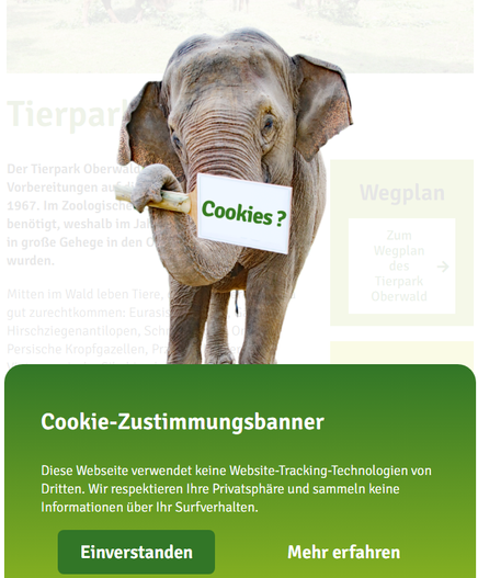 Screenshot Website Zoo Karlsruhe: Ein Elefant hält ein Schild "Cookies" im Rüssel.
Darunter die Erklärung:
"Cookie-Zustimmungsbanner - Diese Webseite verwendet keine Website-Tracking-Technologien von Dritten. Wir respektieren Ihre Privatsphäre und sammeln keine Informationen über Ihr Surfverhalten."
Das Banner verdeckt die Seite fast vollständig und muss mit "Einverstanden" weggeklickt werden.