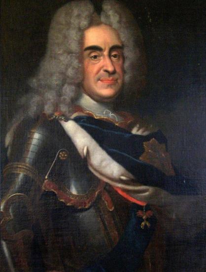 Porträt eines Mannes mit lockigem, grauem Haar und einem freundlichen Gesichtsausdruck, gekleidet in eine prunkvolle Rüstung und einen Umhang. Der Hintergrund ist dunkel und unauffällig.