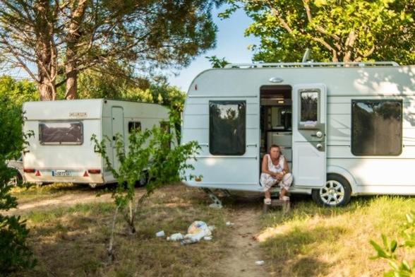 Sur+un+camp+de+gens+du+voyage+roms+à+Perpignan.+©+Photo+Stéphane+Ferrer+Yulianti+/+Hans+Lucas+via+AFP
