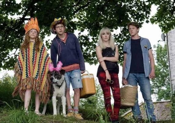George MacKay, Saoirse Ronan, Harley Bird, and Tom Holland in How I Live Now