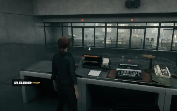 Screenshot aus dem Spiel Control: Die Protagonistin steht hinter dem Empfangstresen des Ältesten Hauses. Eine Tutorial-Einblendung erklärt mir die Bewegung des Charakters mittels der Tasten W, A, S und D.