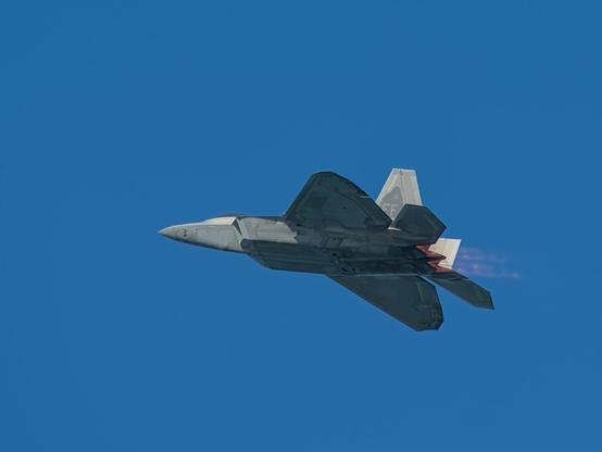 underside of a F-22 raptor flying during an airshow