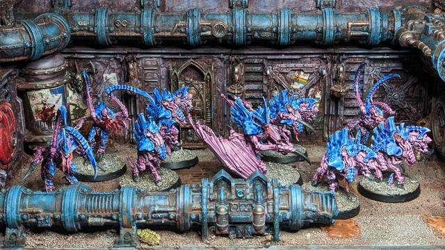 A group of Tyranids aliens painted in blue and purple. Here you can see the full group.