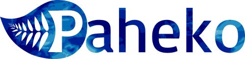 Logo de Paheko avec une feuille écrit, écrit en bleu nuit.