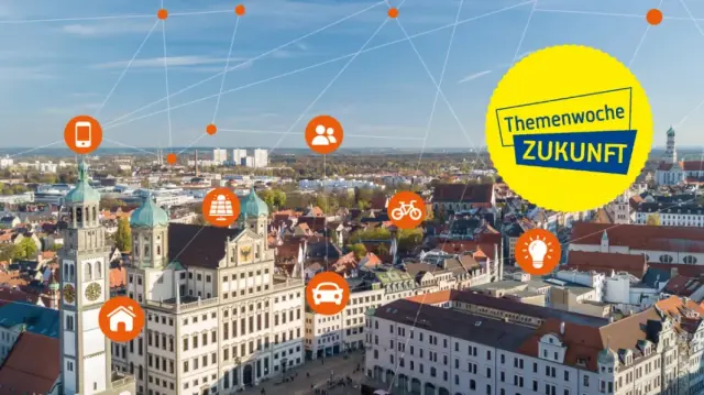 Luftaufnahme der Augsburger Innenstadt mit dem Rathaus im Vordergrund. Über dem Stadtbild sind orangefarbene Icons eingeblendet, die digitale Infrastruktur symbolisieren: Smartphone, Auto, Fahrrad, Haus, Glühbirne, Netzwerkverbindung und Personen. Weiße Linien verbinden die Icons als Netzwerk. Rechts oben prangt ein gelber Kreis mit dem Schriftzug „Themenwoche ZUKUNFT“ in Blau.