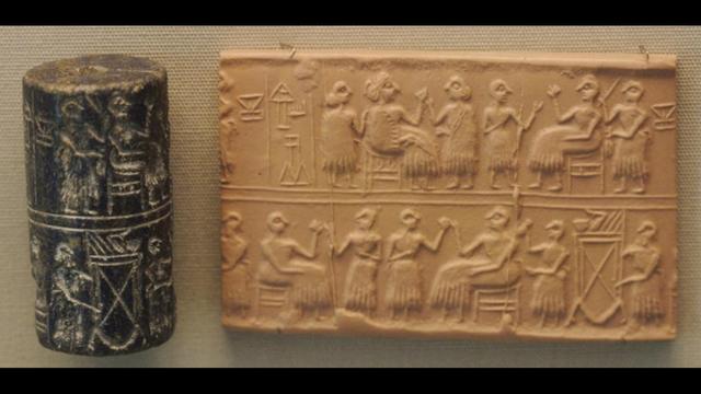 A cylinder seal with two rows of Sumerians. Photo: Nic McPhee from Morris, Minnesota, USA.