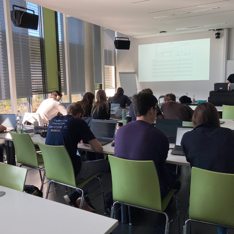 Heute sind unsere Berater Christian und Felix an der Hochschule in Würzburg und veranstalteten ein spannendes CTF (Capture-the-Flag) im Jeopardy-Style mit den Studierenden!