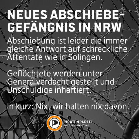 Neues Abschiebegefängnis in NRW. Abschiebung ist leider die immer gleiche Antwort auf schreckliche Attentate wie in Solingen. 
Geflüchtete werden unter Generalverdacht gestellt und Unschuldige inhaftiert. In kurz: Nix, wir halten nix davon.
Bildhintergrund: Nahaufnahme von Nato-Sicherheitsdraht, Abzäunungen und Überwachungskamera.