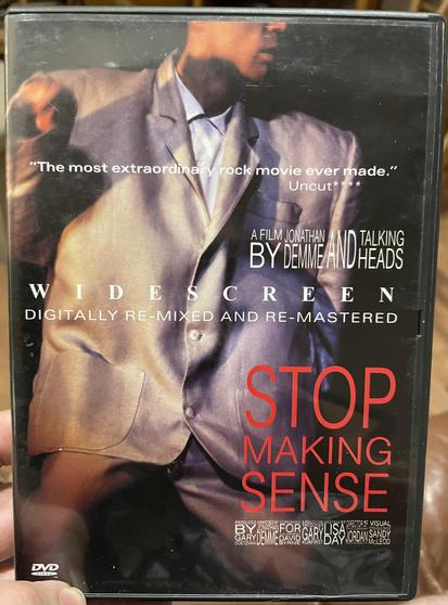 Kuvassa on Talking headsin Stop Making sense konserttivideo