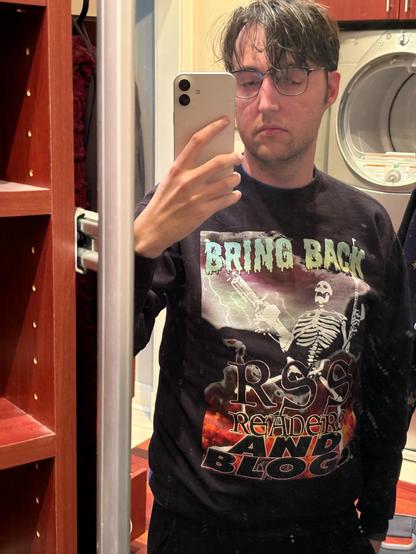 Evan with a shirt saying “bring back RSS readers and blogs”