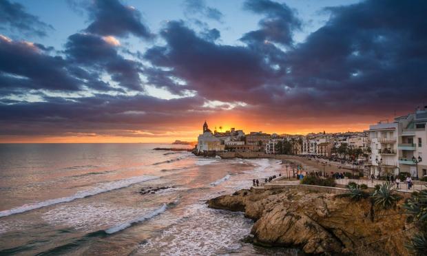 Una puesta de sol en Sitges (Getty Images)