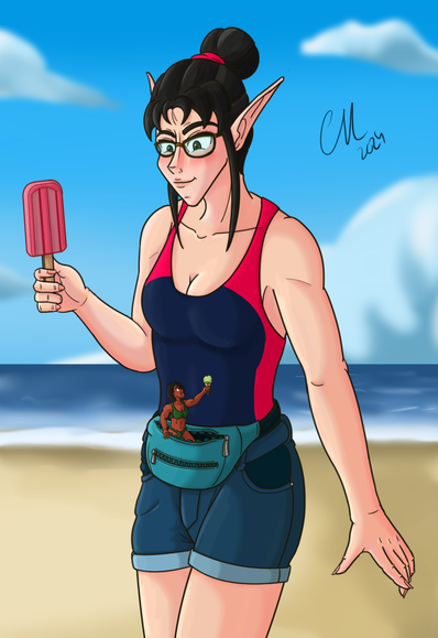 Un dibujo de Lena (una elfa de piel clara con gafas, de pelo oscuro recogido en un moño), vestida con un bañador azul y rosa de una pieza, una riñonera turquesa y vaqueros cortos, caminando por la playa mientras lleva un polo de helado y mira hacia abajo, sonrojándose. Está mirando a Ellie (una incursora de piel oscura), que viste un bikini verde y tiene un cono de helado. Ellie está saliendo de la riñonera de Lena y mirando a su novia.

A drawing of Lena (a pale spectacled elf with her raven hair in a bun), dressed with a one-piece blue and pink swimsuit, a belt pouch and short jeans, walking on the beach while carrying a popsicle and looking down while blushing. She's looking at Ellie (a dark skinned borrower), who's dressed in a green bikini and has her own ice-cream cone. Ellie is coming out of Lena's belt pouch and is looking at her girlfriend.