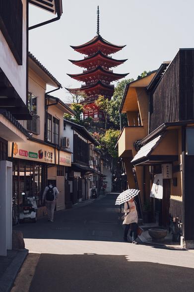 Street scene on Itsukushima (Miyajima), featuring the pagoda of the Itsukushima Jinja Gojūnotō shinto shrine.