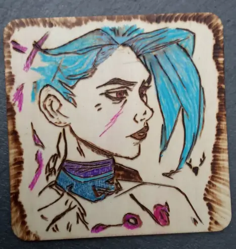 Tableau en pyrogravure du personnage Jinx d'Arcane