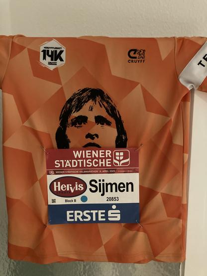 Foto van Johan Cruijffloop hardloopshirt met startnummer