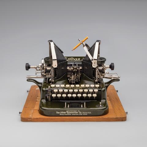 An image associated with the Instagram post https://millsfield.sfomuseum.org/id/1763558663/