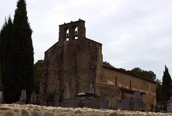 Eglise à #Loubens (#Ariège) Eglise rectangulaire avec mur à cloches ancien à deux arcades, soutenu par des contreforts. Trois petites croix en pierre le surmontent. Porte d'entrée plein cintre massive, surmonté...
Suite 👉 https://monumentum.fr/monument-historique/pa00093810/loubens-eglise
#Patrimoine #MonumentHistorique
Photo CC-BY-SA 4.0 : https://upload.wikimedia.org/wikipedia/commons/9/9