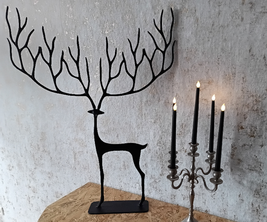 Décoration we used for the game. A black stag figurine with oversized antlers and a candelabra with black LED candles.