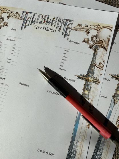 Leere „Talislanta Epic Edition“ Charakterbögen, darauf ein Druckbleistift.