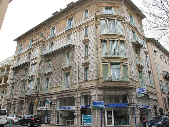 Immeuble à #Menton (#AlpesMaritimes) Immeuble construit après 1912, date de l'acquisition du terrain, pour l'architecte mentonnais Abel Gléna, auteur de l'hôtel Riviera-Palace. L'édifice, aux façades peintes, e...
Suite 👉 https://monumentum.fr/monument-historique/pa00080936/menton-immeuble
#Patrimoine #MonumentHistorique
Photo CC-BY-SA 4.0 : Tangopaso