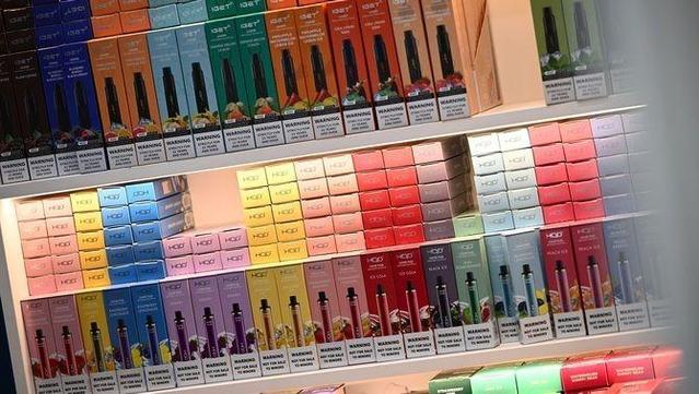 Cartutxos de vapejadors en una botiga (Europa Press/Aapimage)
