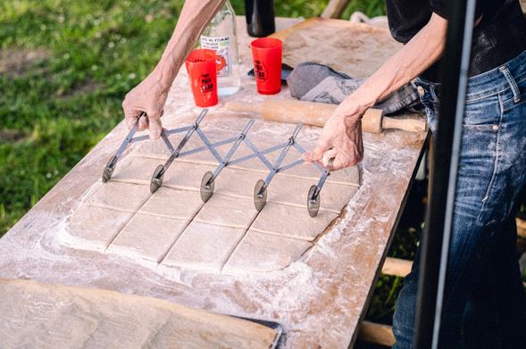Photo lors de la préparation de la pâte pour les fouée