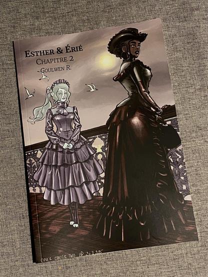 Photo d’un exemplaire du Chapitre Deux des aventures d’Esther et Erié