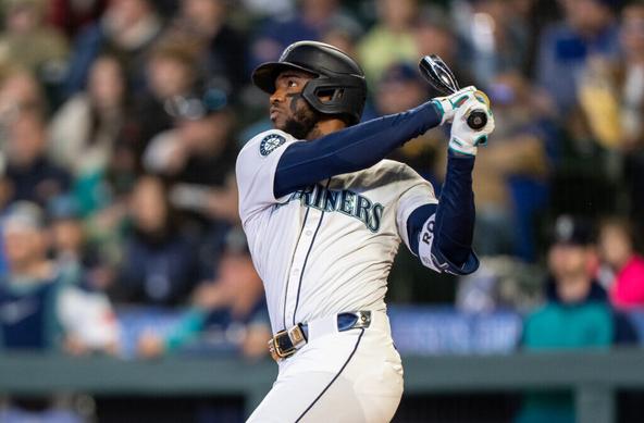 Victor Robles Carted Off Field With Shoulder Injury