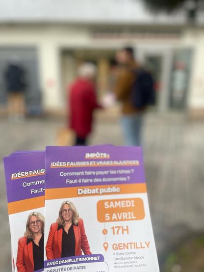 un tract sur fonds urbain. On peut lire : "Impôts : idées fausses et vraies injustices. Comment faire payer les riches ? Faut-il faire des économies ? Débat public. 5 avril. 17h. Gentilly.

une photo détourée se Danielle Simonnet en veste rouge.