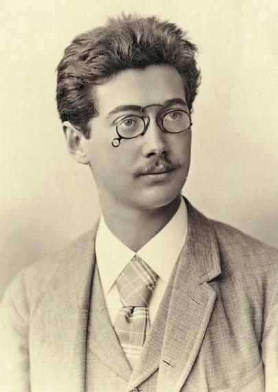 Photo of Gustav Landauer, in a light-colored suit and tie, with a thin mustache, wearing pince-nez glasses. By Oscar Suck - National Library of Israel, Schwadron collection, Public Domain, https://commons.wikimedia.org/w/index.php?curid=92807450