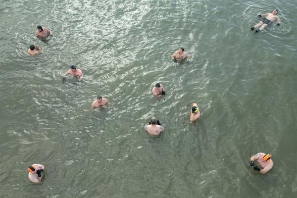 Veterans in the sea