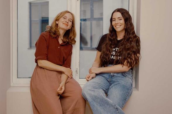 <img alt="Norwegian pop duo M2M announce their first release in more than 20 years" src="https://theneedledrop.com/content/images/2025/04/1000003935.jpeg" /><p>Taylor Swift once named Norwegian duo <strong>M2M </strong>(aka Marit Larsen and Marion Raven) as one of the 51 female artists who inspired her.&#xa0;</p><p>Having reformed last year after bumping into each other while queuing for coffee in Oslo, Larsen and Raven announced back in October that they would mark the 25<sup>th</sup>&#xa0;anniversary of the first M2M album&#xa0;<em>Shades of Purpl</em>e with a new run of shows in southeast Asia, aptly titled the Better Endings Tour.</p><div class="kg-card kg-button-card kg-align-center"><a class="kg-btn kg-btn-accent" href="https://viagogo.prf.hn/click/camref:1011l3PmoK/pubref:tnd/[p_id:1011l562158]/destination:https://www.viagogo.com/ww/Concert-Tickets/Rock-and-Pop/M2M-Tickets">See M2M live</a></div><p>Now with the first date in Bangkok just a few weeks away, M2M have announced the 9 May release of a new EP,&#xa0;<em>Still in my dreams</em>, featuring newly recorded reworkings of four&#xa0;<em>Shades of Purple</em>&#xa0;tracks plus one from their second album, 2001&#x2019;s&#xa0;<em>The Big Room</em>. Pre-save the EP <a href="https://open.spotify.com/prerelease/0t6obrzDoso9iay3icJg75?si=1-6HYL6sSKWywK63pAGi1Q&amp;fbclid=PAZXh0bgNhZW0CMTEAAaesU8Nd6gJtOtFcGc8hwCkjiAa5LbebDRUumbNSdpKgm8YCjNak5JUVSCGiXg_aem_kAgTVYA_Pxv85vHQD_n_bw&amp;nd=1&amp;dlsi=4b072017e561423b" rel="norefe