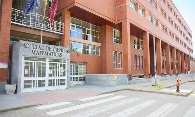 Exterior de la Facultad de Matemáticas de la Universidad Complutense de Madrid. (Jesus Helli n)